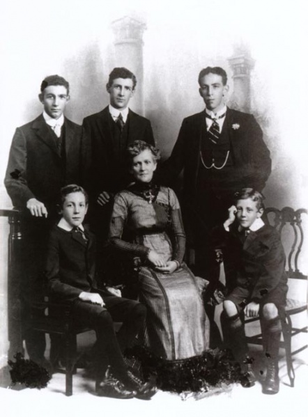 File:Madge-Lees-Carrington-and-sons---Copy.jpg